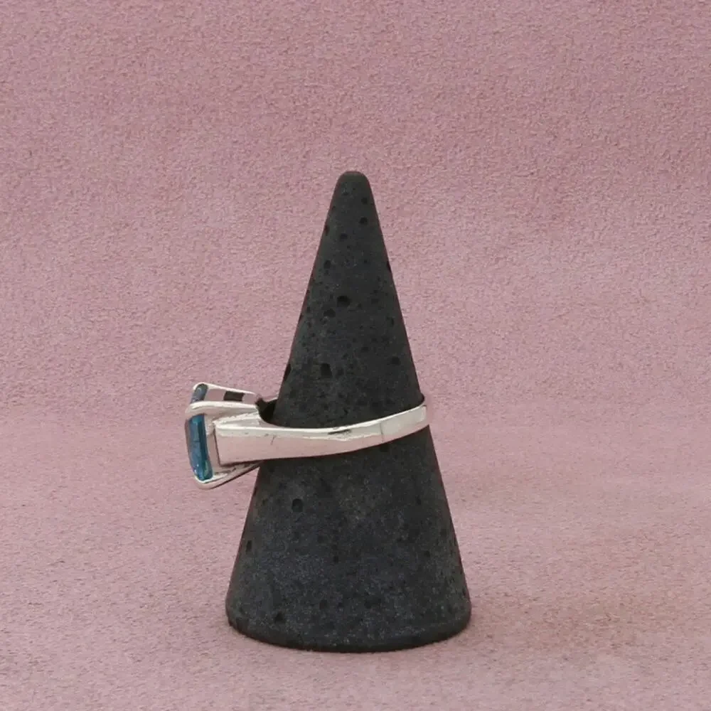 sterling silver blue cz solitaire ring size 7.75